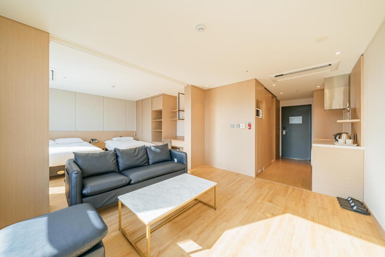 Hotel Zinc Seogwipo-stad Buitenkant foto
